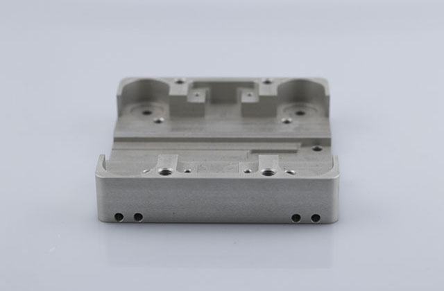 CNC通訊零件加工中不同導軌的優(yōu)勢 CNC通訊零件加工中不同導軌的優(yōu)勢